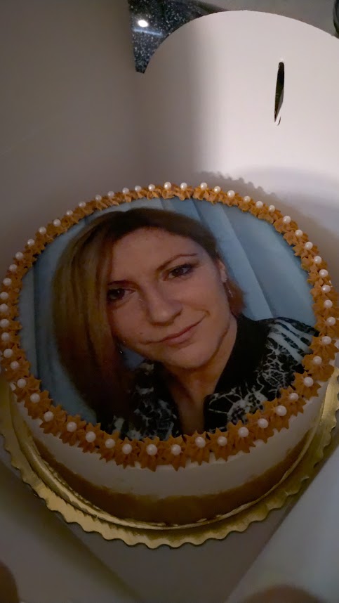 jak skutecznie zaskoczyć siostrę